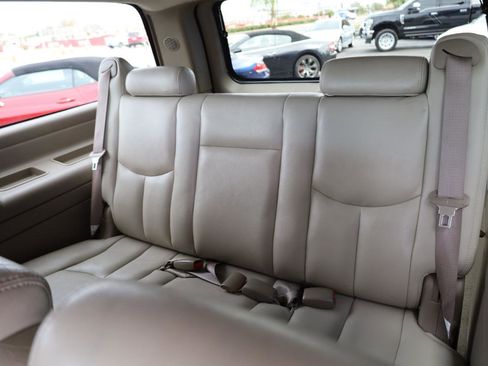 Used 2004 Chevrolet Suburban LT w/ Preferred Equipment Group image 12