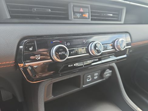 Used 2025 Honda Pilot Sport image 24