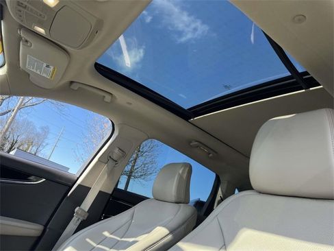 Certified 2022 Lincoln Nautilus Reserve image 12