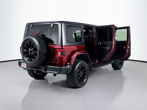 Used 2022 Jeep Wrangler Unlimited Sahara w/ Cold Weather Group image 27