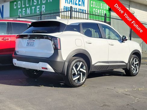 Used 2025 Nissan Kicks SV FWD image 30