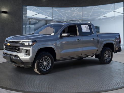 Certified 2024 Chevrolet Colorado LT RWD image 2