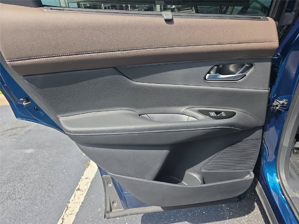 Used 2025 Nissan Murano Platinum w/ Cargo Package AWD/4WD image 8