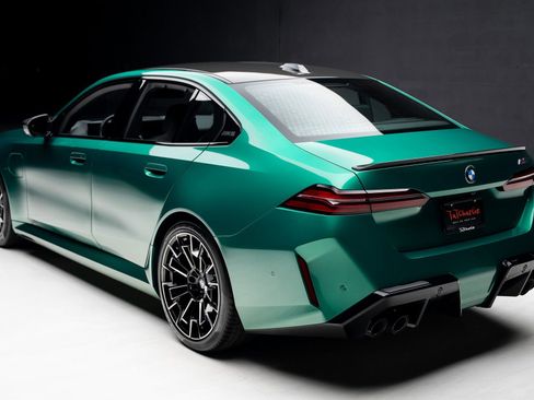 Used 2025 BMW M5 w/ Carbon Package image 25