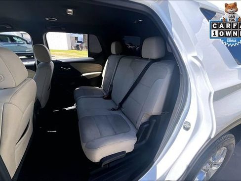 Used 2023 Chevrolet Traverse LS FWD image 25