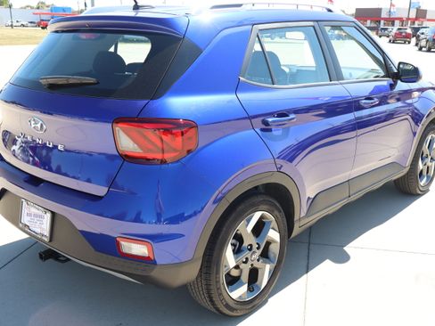 Used 2024 Hyundai Venue SEL image 6