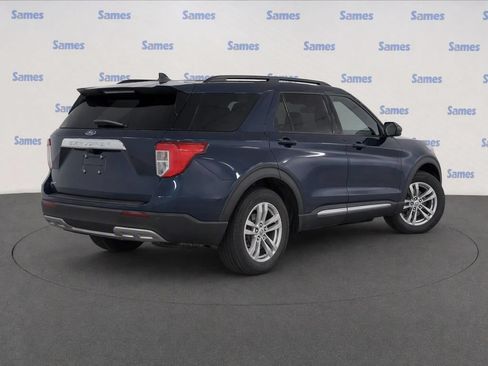 Used 2024 Ford Explorer XLT w/ Equipment Group 202A RWD image 3