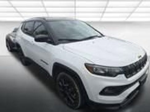 Used 2023 Jeep Compass Altitude image 3