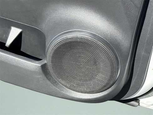 Certified 2021 Nissan Kicks SV image 31