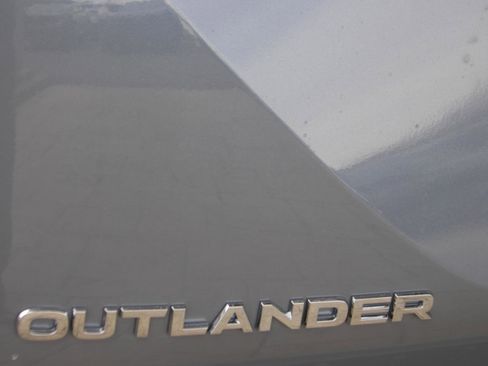 New 2026 Mitsubishi Outlander SE image 8