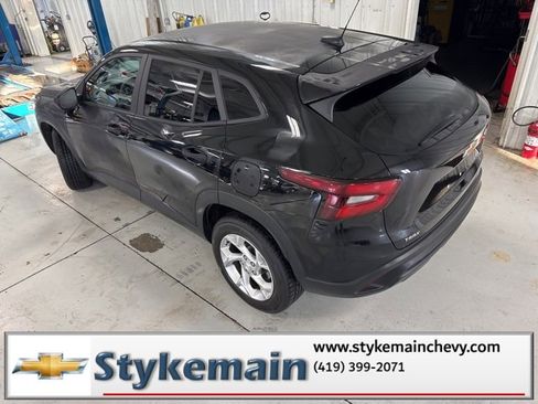 Used 2024 Chevrolet Trax LS w/ LS Convenience Package image 8