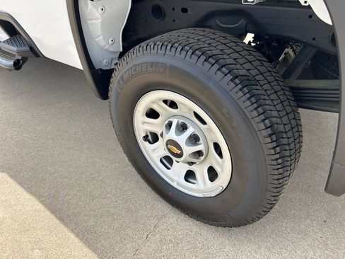 Used 2026 Chevrolet Silverado 2500 W/T w/ WT/CX Safety Package image 9