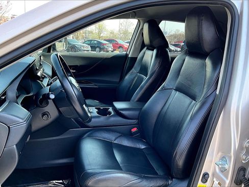 Used 2021 Toyota Venza LE image 23