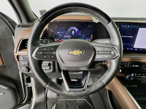 Used 2025 Chevrolet Tahoe High Country AWD/4WD image 12