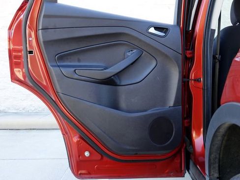 Used 2019 Ford Escape SE image 25