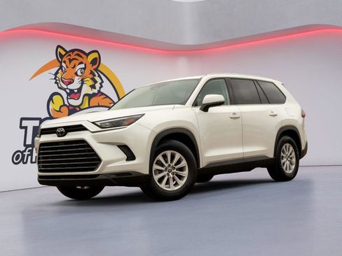 Used 2025 Toyota Grand Highlander FWD image 1