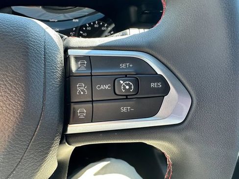 Used 2025 Jeep Compass Trailhawk AWD/4WD image 14