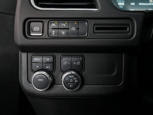 Used 2023 GMC Yukon SLT w/ SLT Premium Package image 21