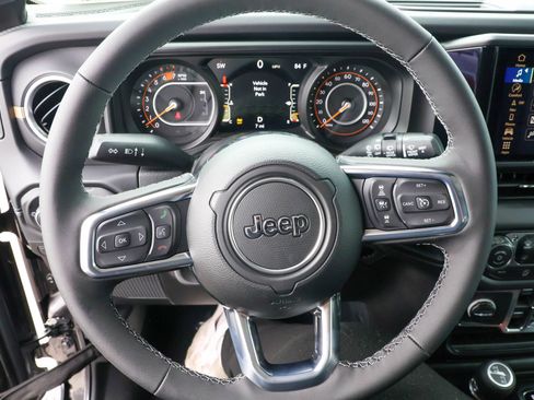 New 2026 Jeep Wrangler Unlimited Sahara AWD/4WD image 28