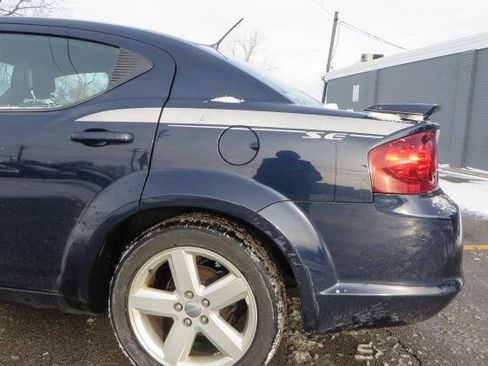 Used 2013 Dodge Avenger SE image 28