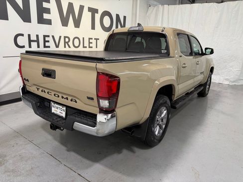 Used 2019 Toyota Tacoma SR5 AWD/4WD image 30