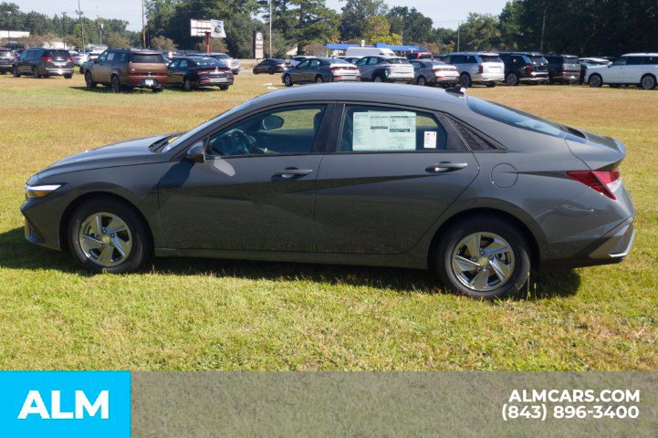 Used 2026 Hyundai Elantra SE FWD image 10