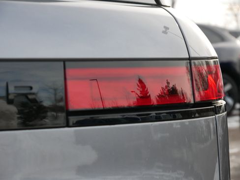 Used 2025 Land Rover Range Rover Sport Dynamic SE image 11