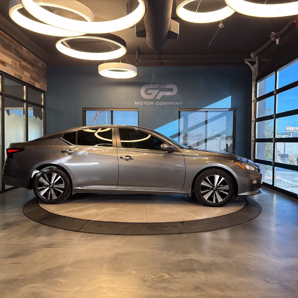 Used 2021 Nissan Altima 2.5 SV w/ SV Premium Package FWD image 2