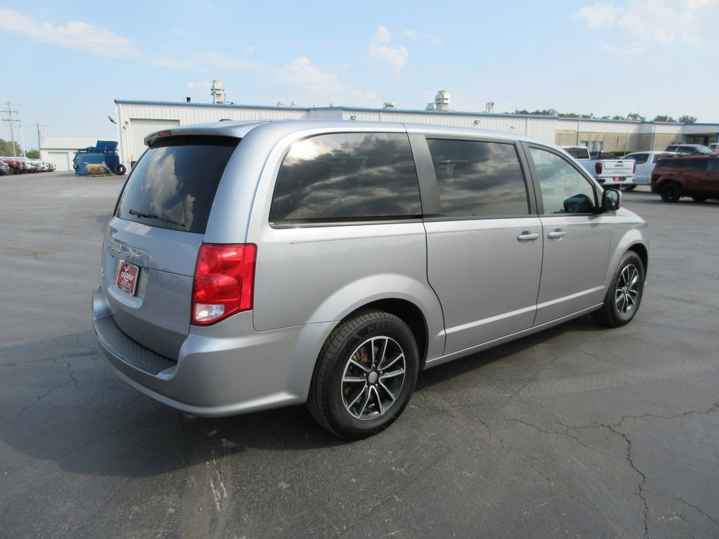 Used 2018 Dodge Grand Caravan SE FWD image 6