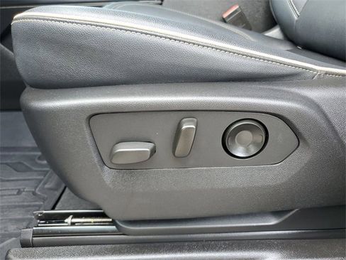 Used 2022 GMC Yukon SLT w/ SLT Premium Package image 20