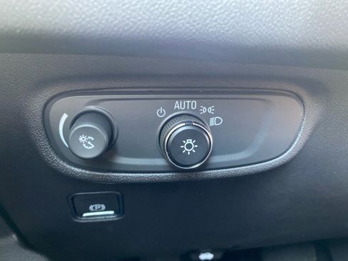 Used 2022 GMC Terrain SLE w/ Driver Convenience Package image 26