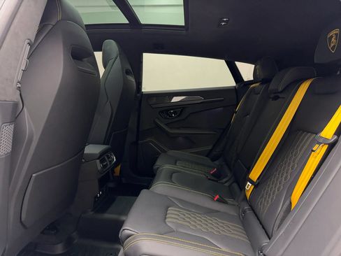 Used 2025 Lamborghini Urus SE AWD/4WD image 17