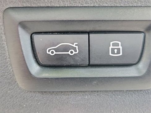 Used 2023 BMW X7 xDrive40i w/ Premium Package image 11