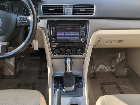 Used 2014 Volkswagen Passat 1.8T SE FWD image 16