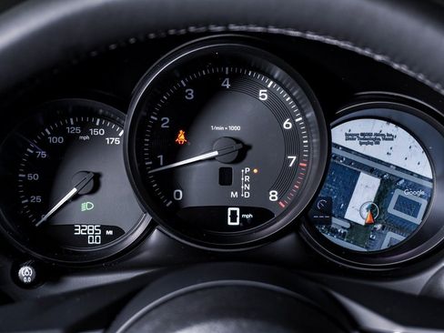 Certified 2025 Porsche Macan image 21