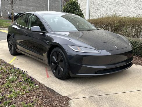 Used 2024 Tesla Model 3 image 2