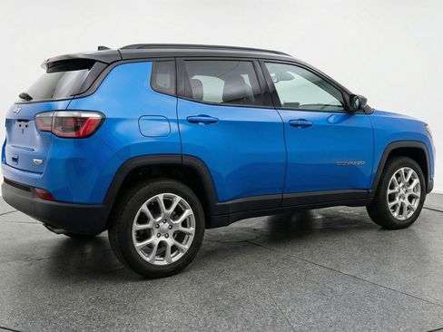 Used 2025 Jeep Compass Limited image 9