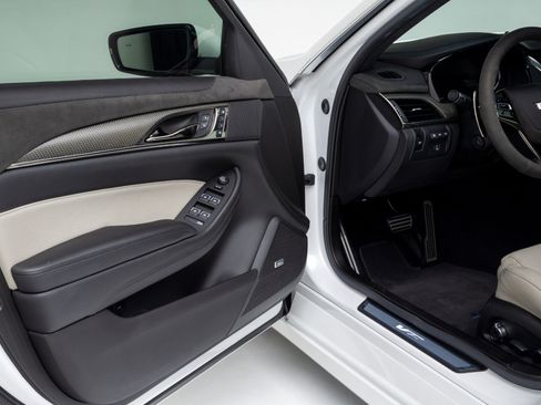 Used 2019 Cadillac CTS V w/ Carbon Fiber Package image 21