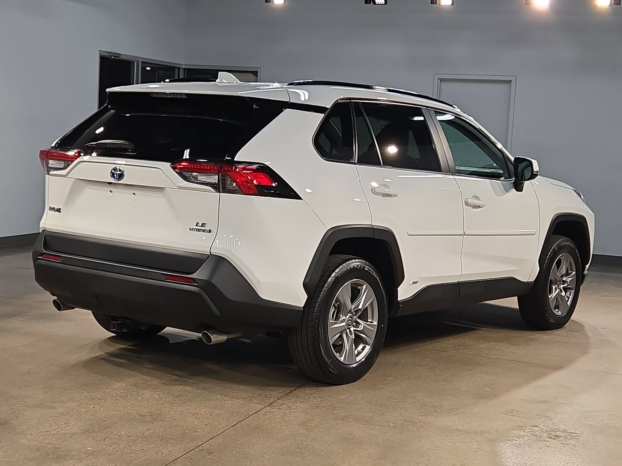 Certified 2024 Toyota RAV4 LE AWD/4WD image 7