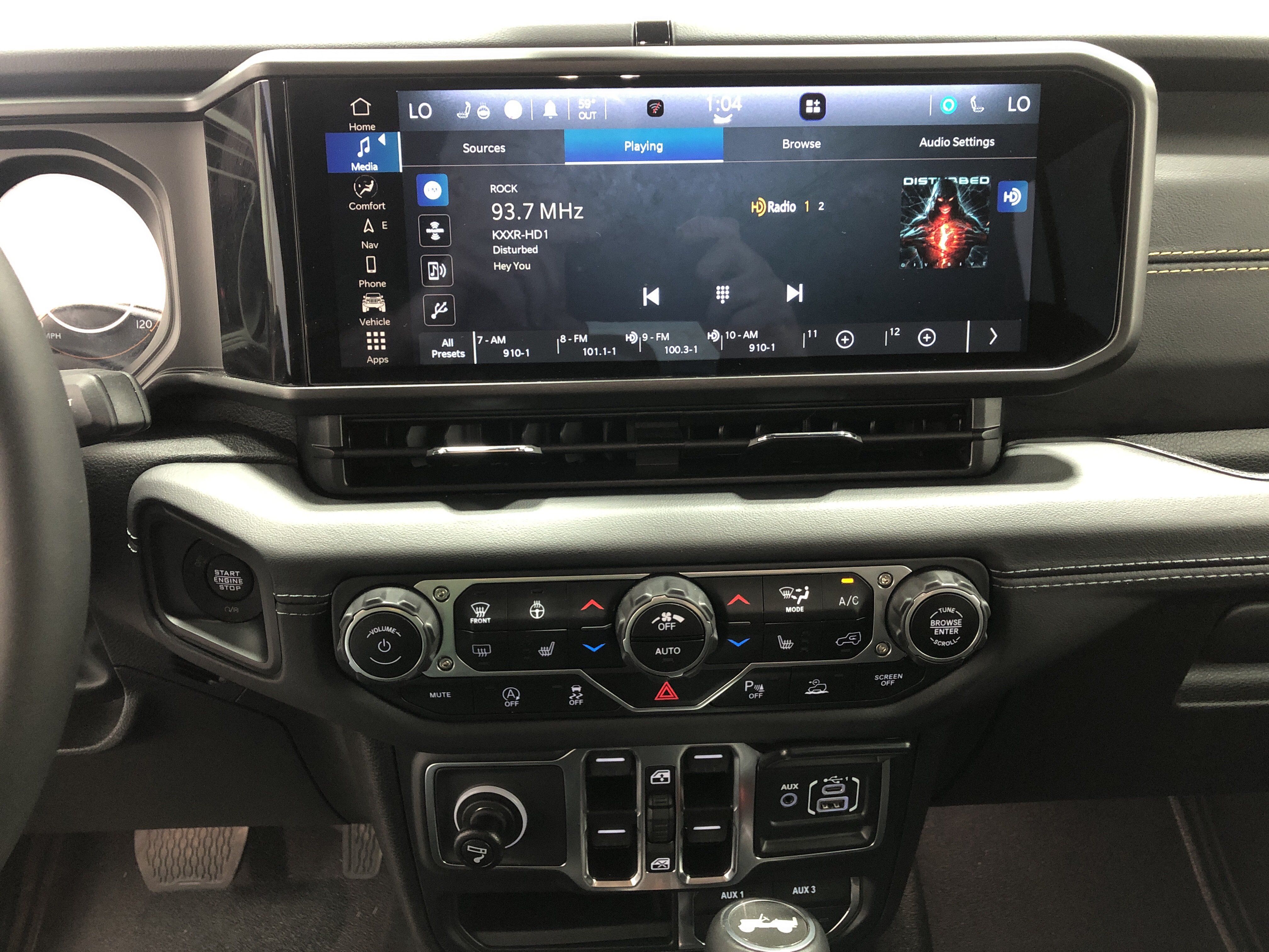 Certified 2024 Jeep Wrangler Unlimited Sahara w/ Technology Group AWD/4WD image 26