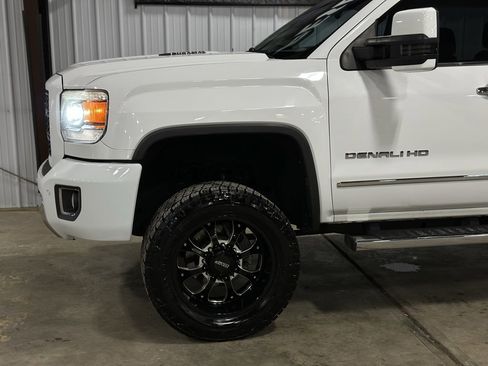 Used 2015 GMC Sierra 2500 Denali w/ Duramax Plus Package image 30