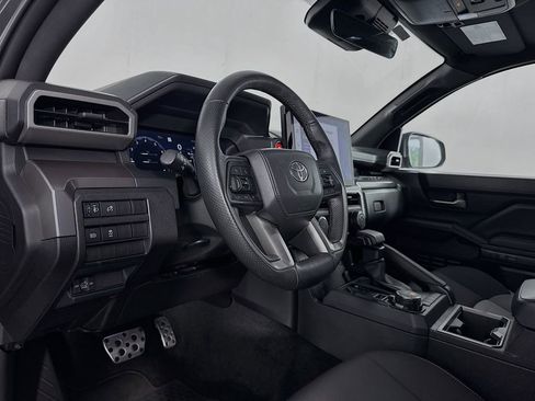 Used 2025 Toyota Tacoma TRD Sport AWD/4WD image 14