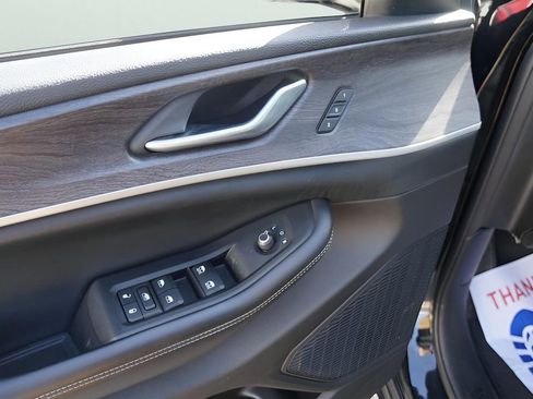 Used 2023 Jeep Grand Cherokee Limited image 15