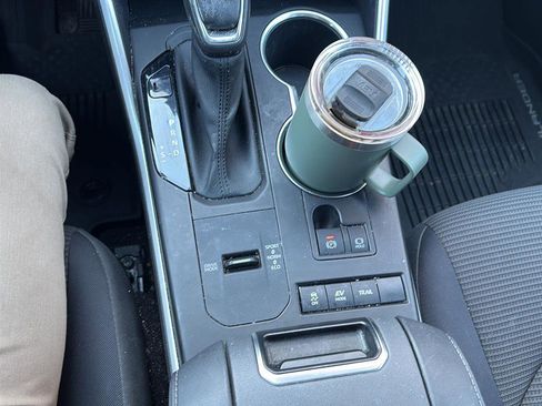 Used 2021 Toyota Highlander LE image 25