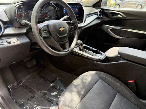 Used 2025 Chevrolet Trax LS FWD image 15