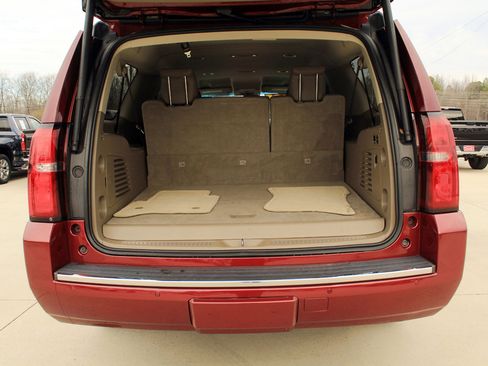 Used 2020 Chevrolet Suburban Premier image 37