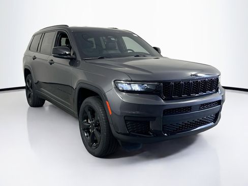 Used 2023 Jeep Grand Cherokee L Laredo image 3