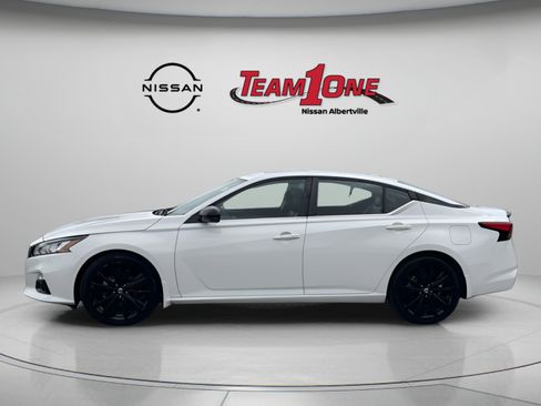 Used 2022 Nissan Altima 2.5 SR w/ Midnight Edition Package FWD image 5