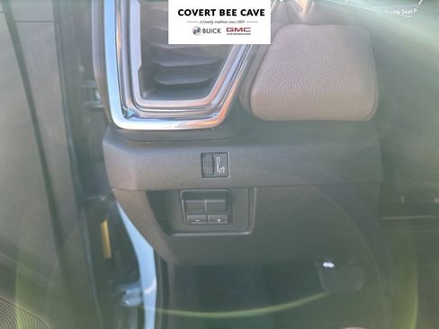 Used 2025 GMC Canyon Denali image 29