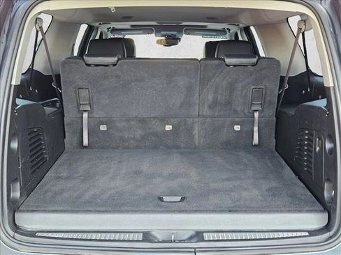 Used 2020 Chevrolet Suburban LT image 6
